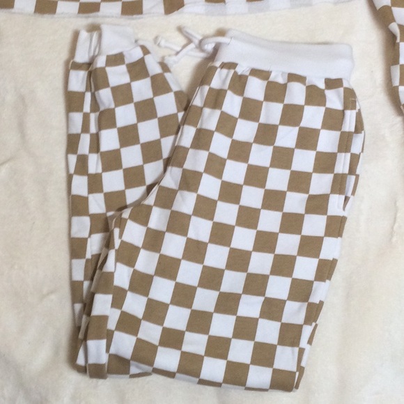 Forever 21 checkered Long Sleeve Crop Hoodie with matching Sweat Pants - Picture 3 of 13